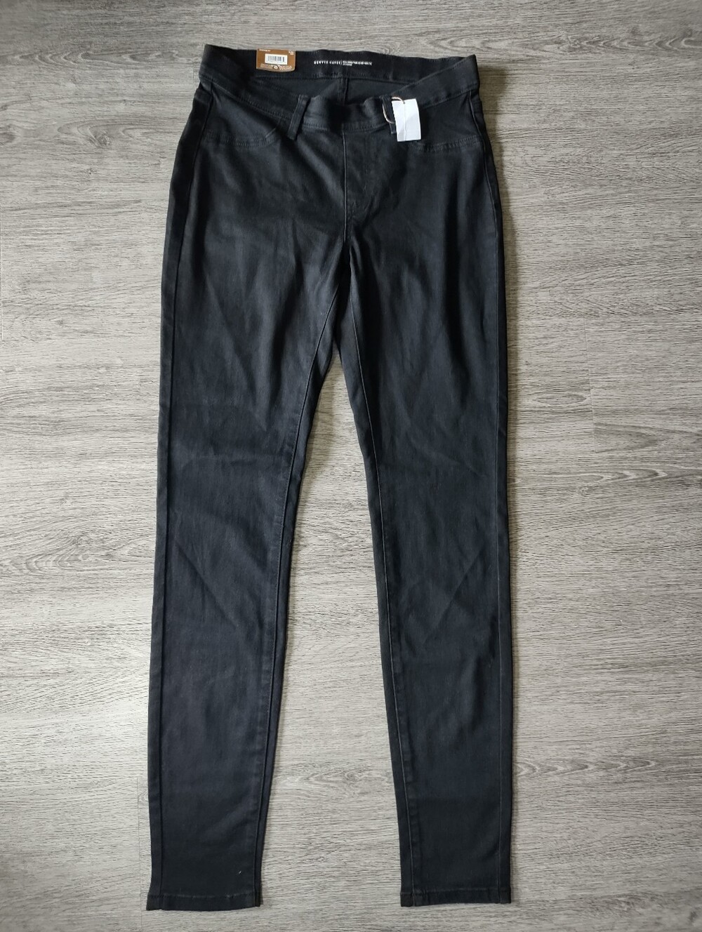 NEW Denver Hayes Black Mid rise Skinny Jeggins